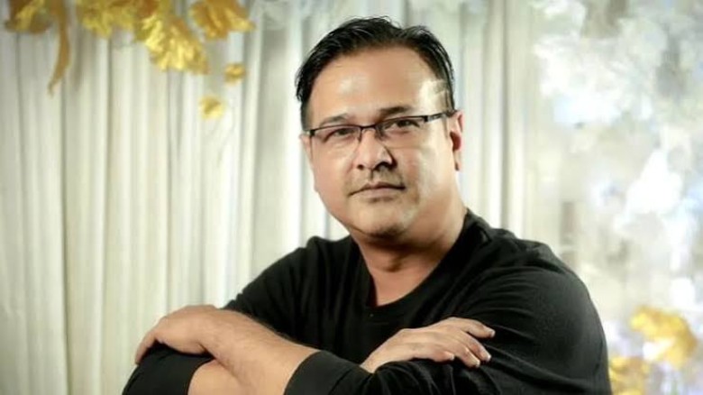 মগবাজারে সঙ্গীতশিল্পী আসিফ আকবরের গাড়ি লক্ষ্য করে গুলি