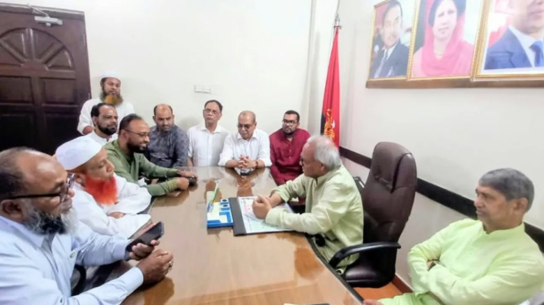 বিএনপির ভারপ্রাপ্ত মহাসচিব রুহুল কবির রিজভীর সঙ্গে মতবিনিময় করেছেন ১২ দলীয় জোটের নেতারা