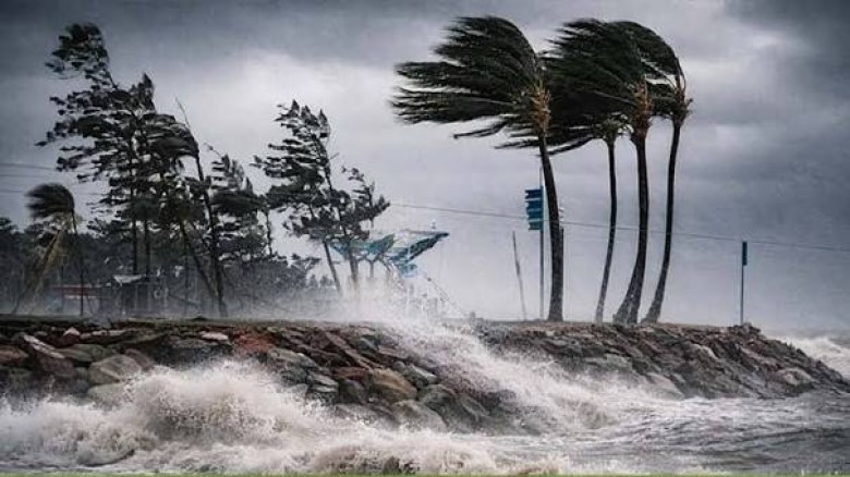 বঙ্গোপসাগরে ঘূর্ণিঝড়ের আশঙ্কা, গভীর সমুদ্রে না যেতে ট্রলারকে নির্দেশনা